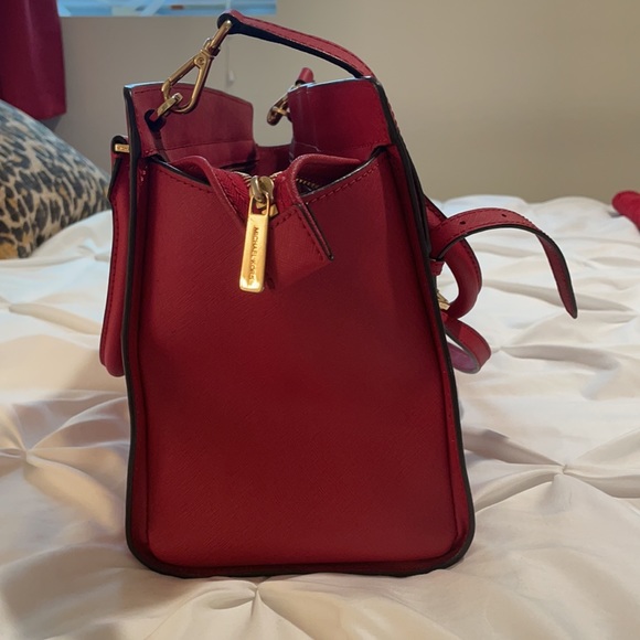 AUTHENTIC Michael Kors tote - Picture 2 of 7